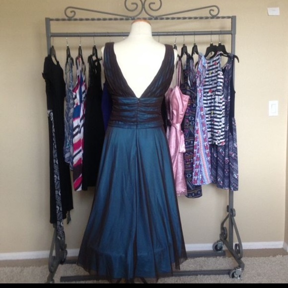 Beautiful dress - Picture 2 of 3