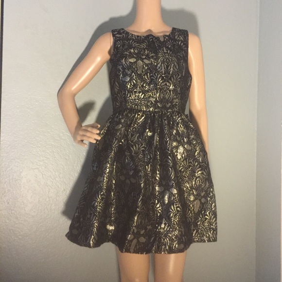 Ark & Co Dresses & Skirts - Ark & Co. Black & Silver Peplum Back Keyhole Dress