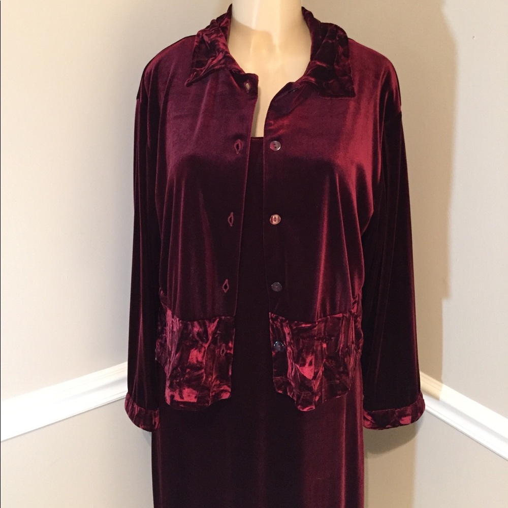 Deep wine velvet 2pc evening gown.