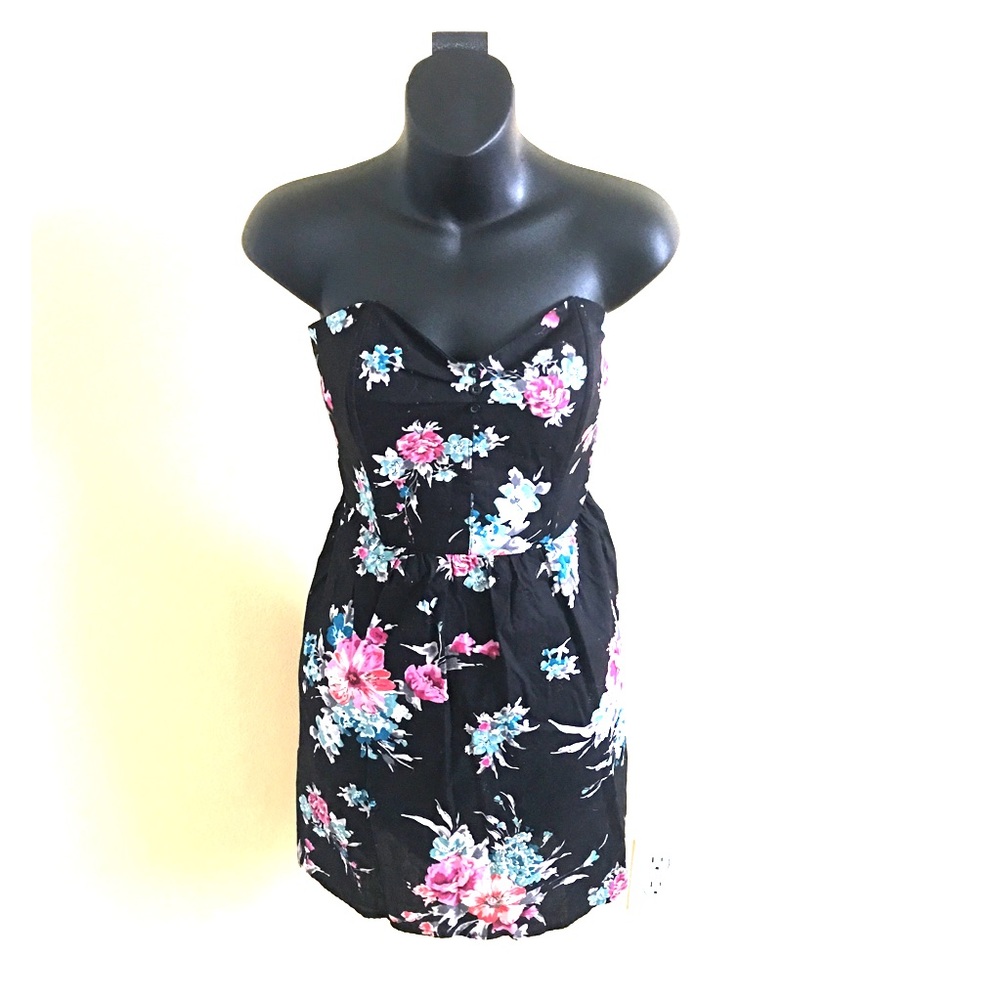 Cute floral 🌸 strapless dress