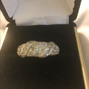 Beautiful vintage silver and gold rhodium ring