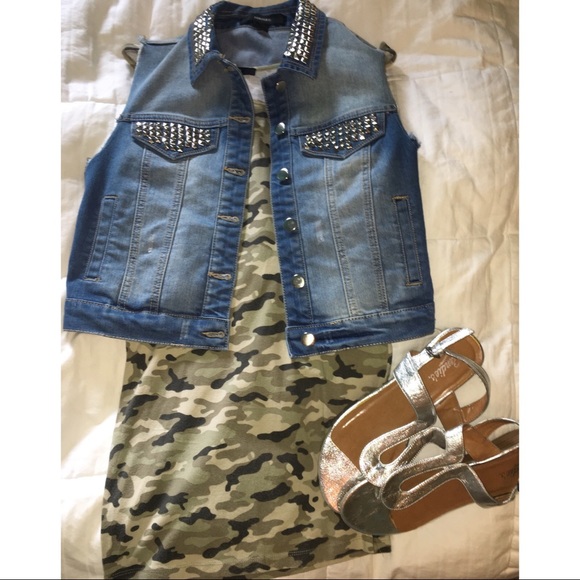 Forever 21 Dresses & Skirts - Forever 21 camo mini dress with cutouts