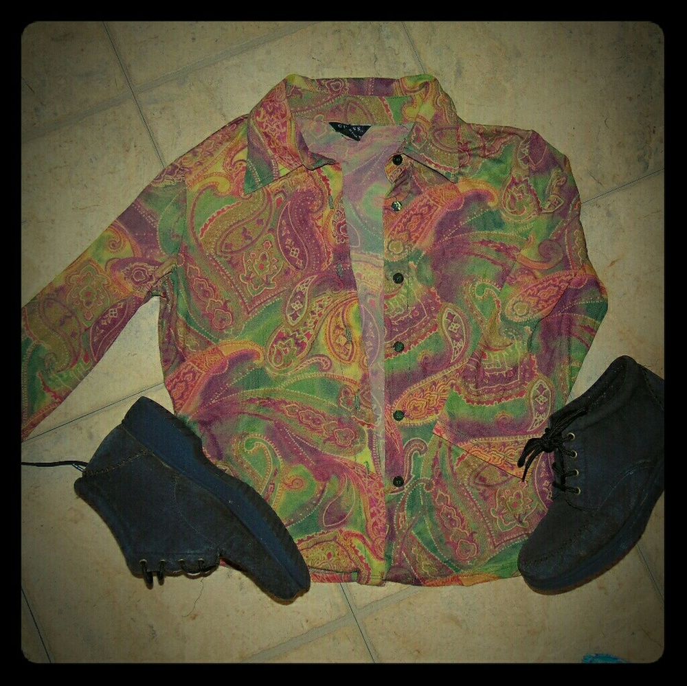 GUESS Hippie Paisley pattern collard nylon button