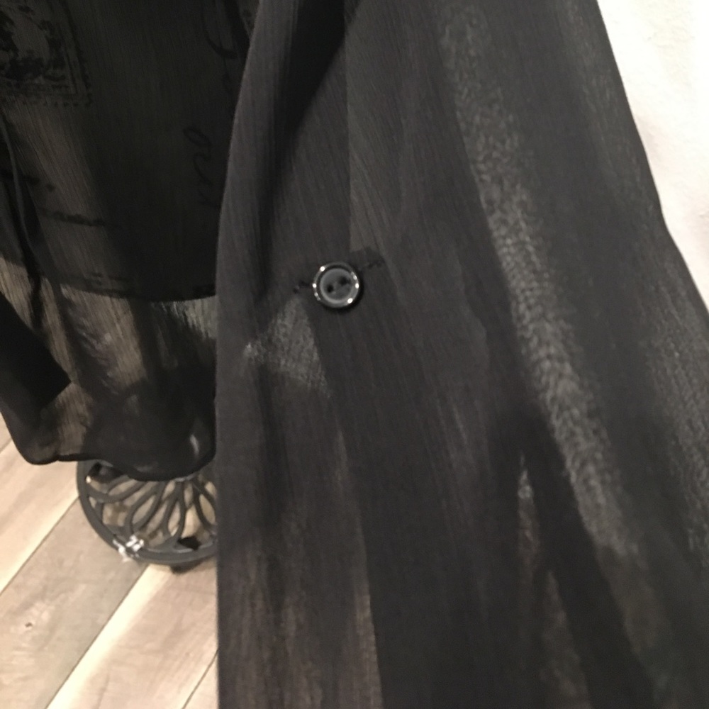 🖤SOLD💕Wet seal brand EUC sheer black button - Picture 3 of 4