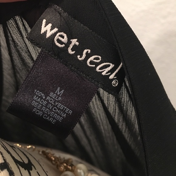 🖤SOLD💕Wet seal brand EUC sheer black button - Picture 2 of 4