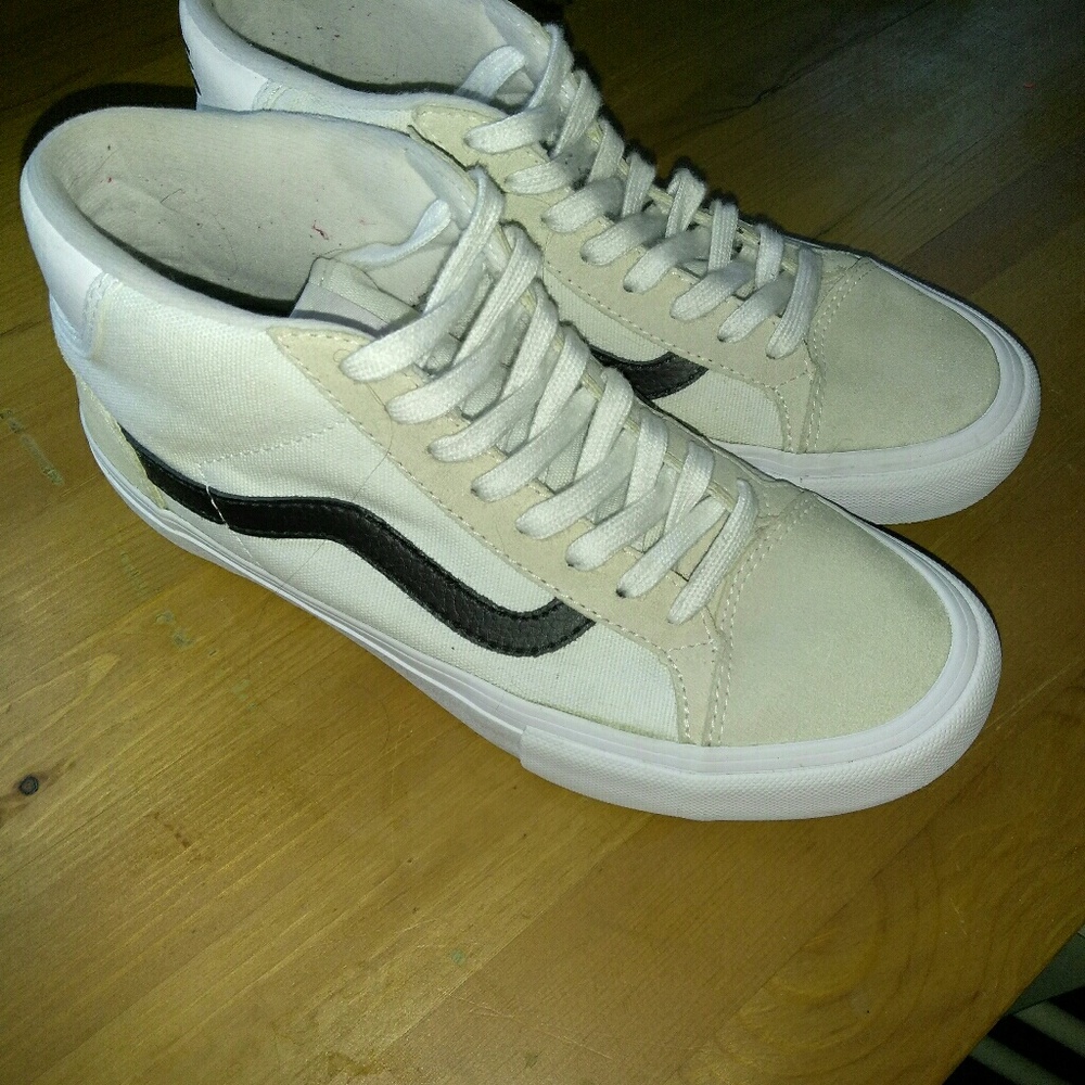 Vans - Picture 2 of 5