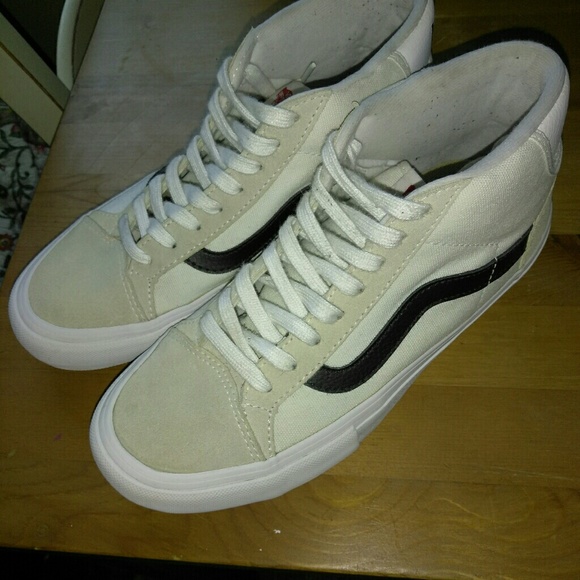 Vans - Picture 1 of 5