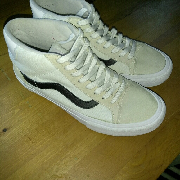 Vans - Picture 2 of 5