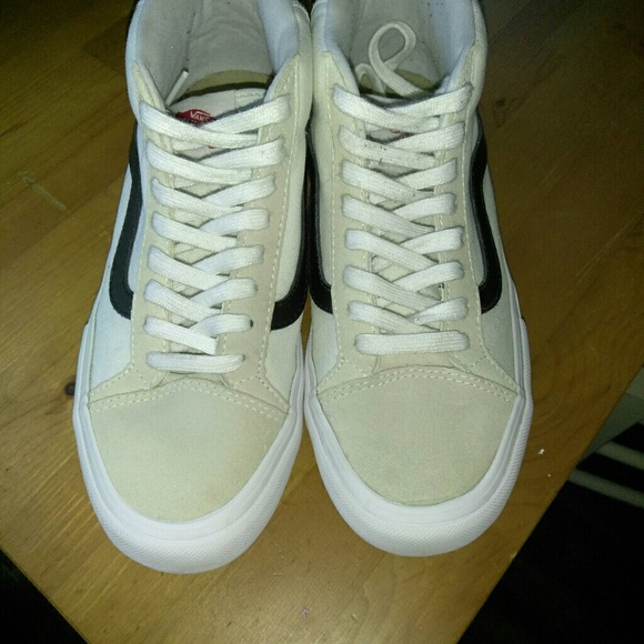 Vans - Picture 3 of 5