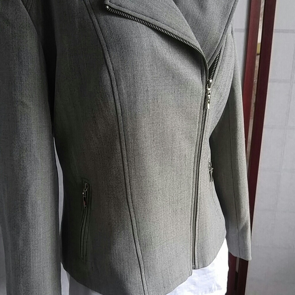 Blazer - Picture 2 of 6