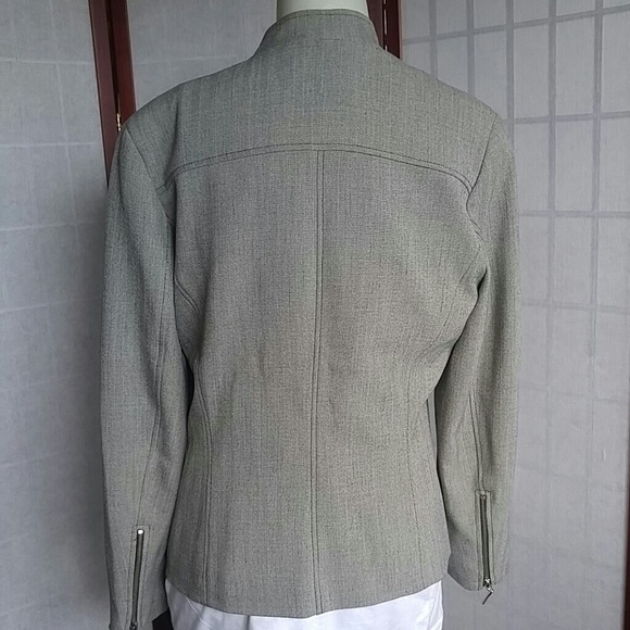 Blazer - Picture 5 of 6