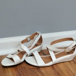 Sofft white leather sandal--never worn
