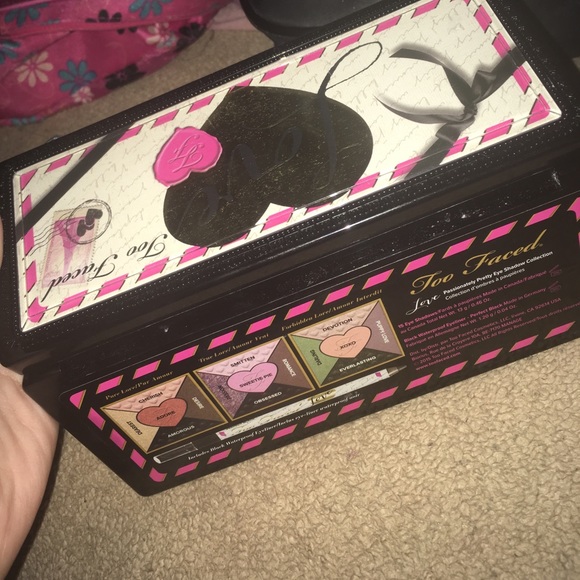 too faced love collection palette - Picture 4 of 4