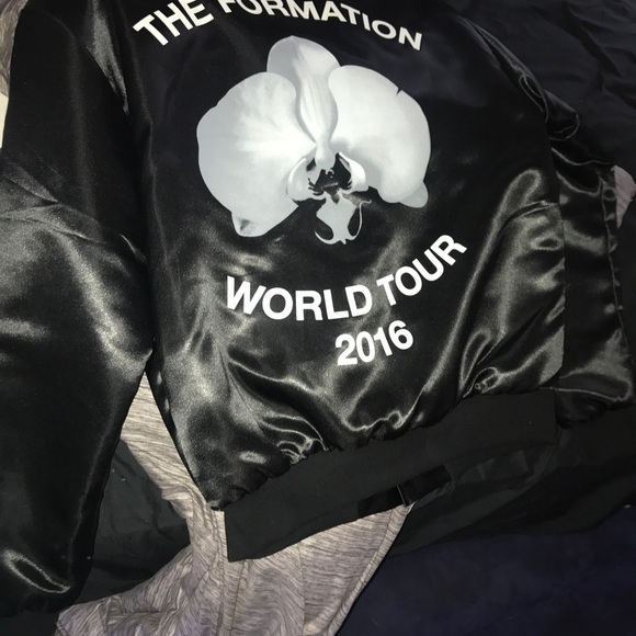 Beyonce World Tour Jacket - Picture 3 of 3