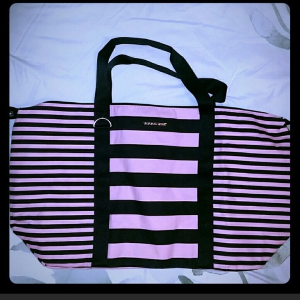 ❤️New Victoria Secret Weekender/Travel Bag❤️