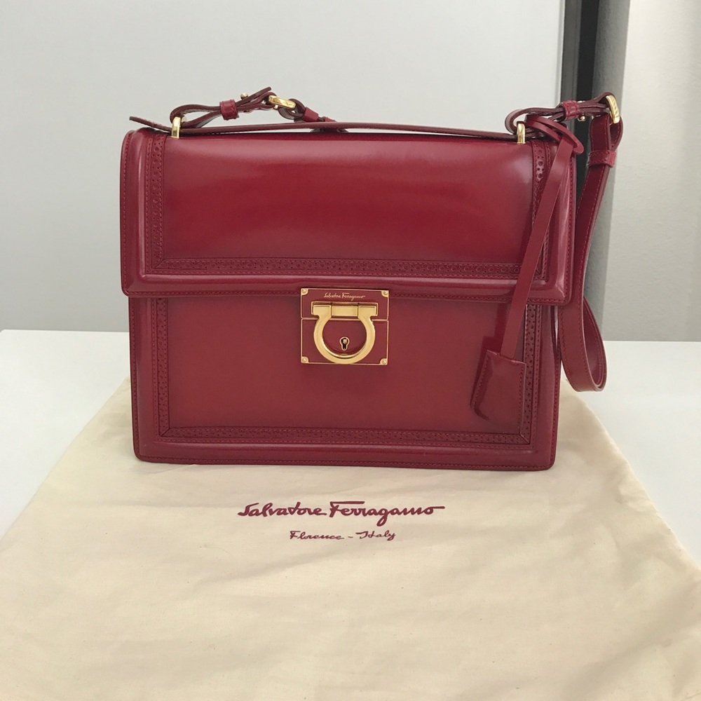 Ferragamo red Aileen crossbody multi shoulder bag