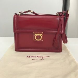 Ferragamo red Aileen crossbody multi shoulder bag