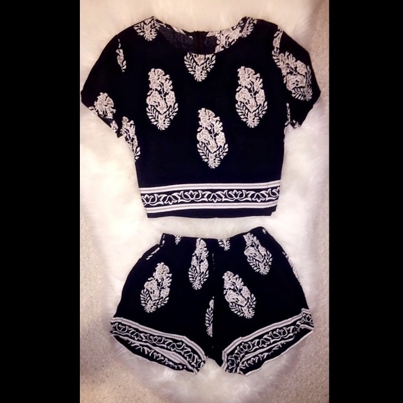 Choies matching crop top & shorts set - Picture 2 of 5