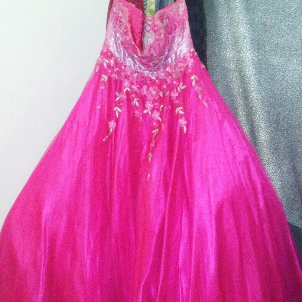 Prom dress altered to fit sz14 can be sized down