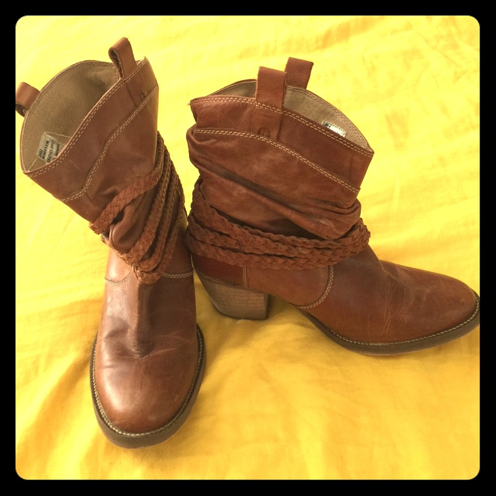 Dingo above ankle slouchy cowboy booties