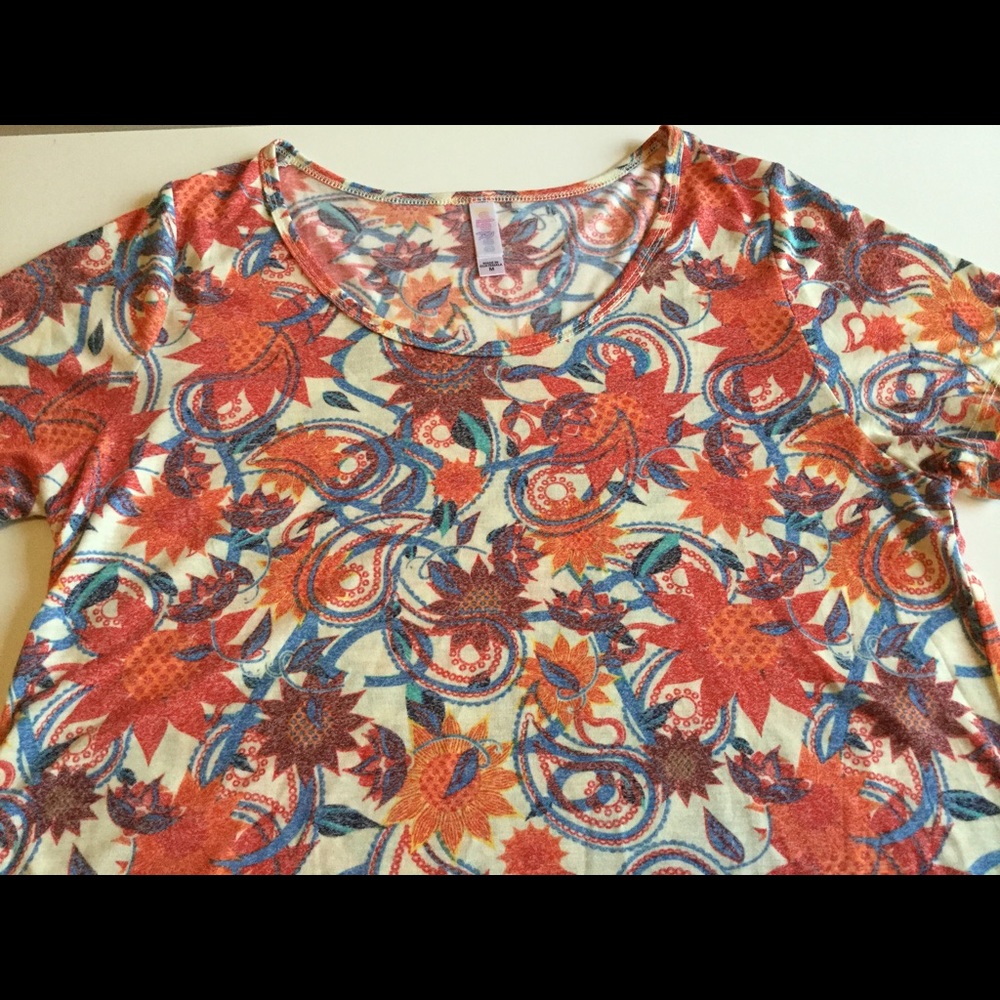 🏖LuLaRoe Medium  Classic T NWT🏖