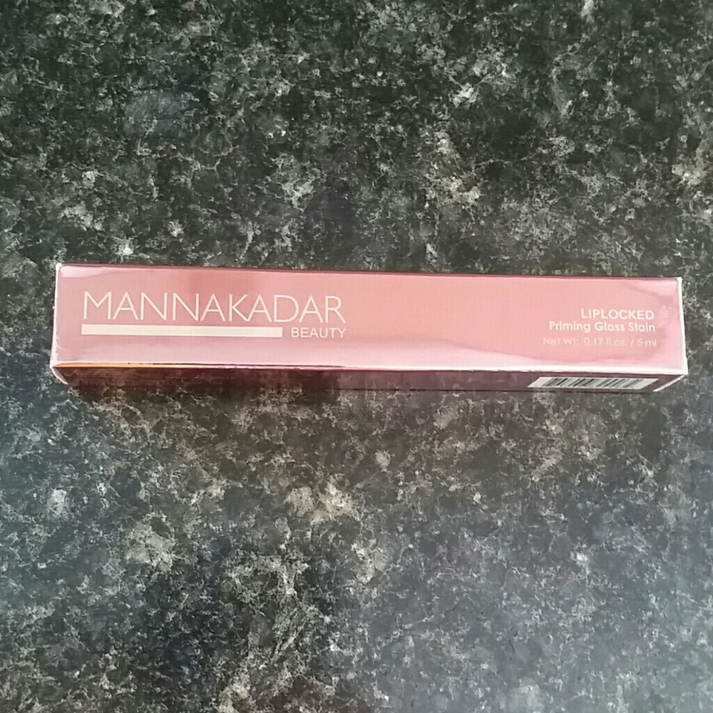 Manna Kadar lip locked stain