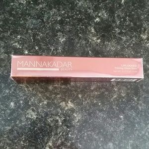 Manna Kadar lip locked stain