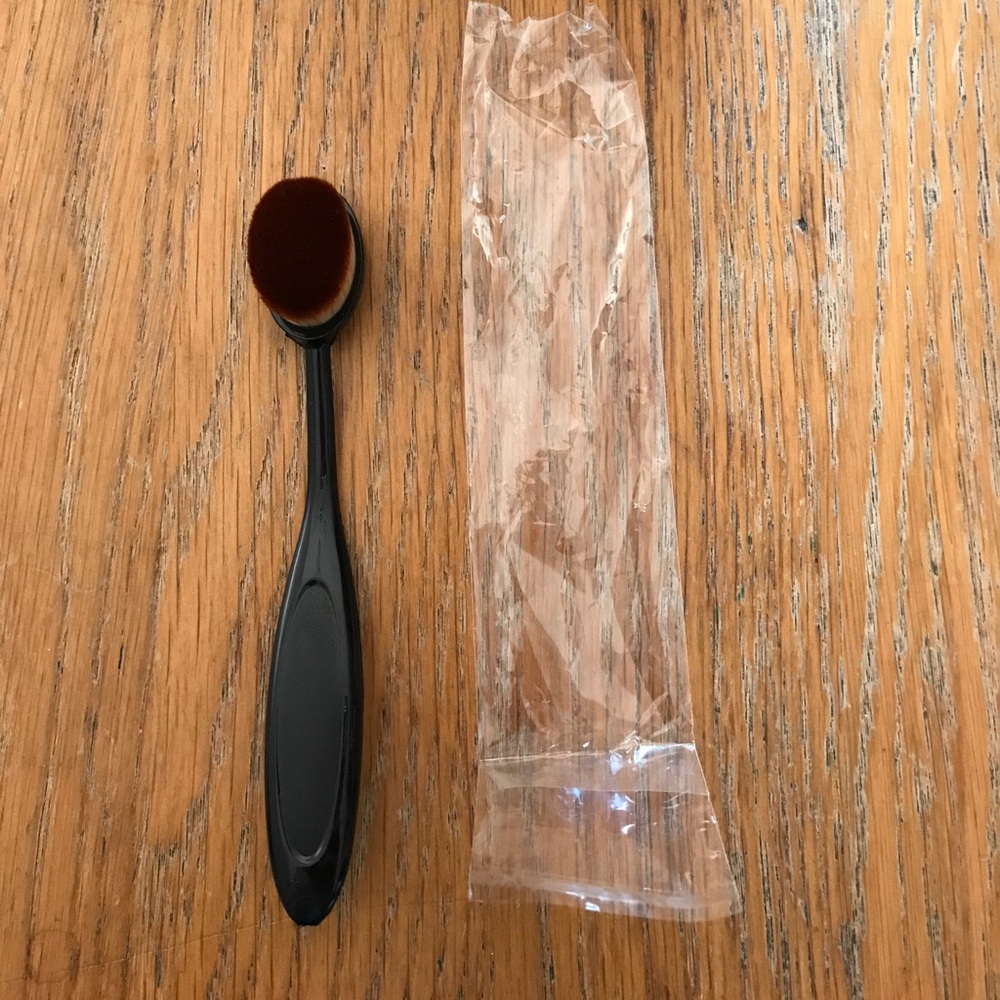 Beauty Make Up Oval Brush