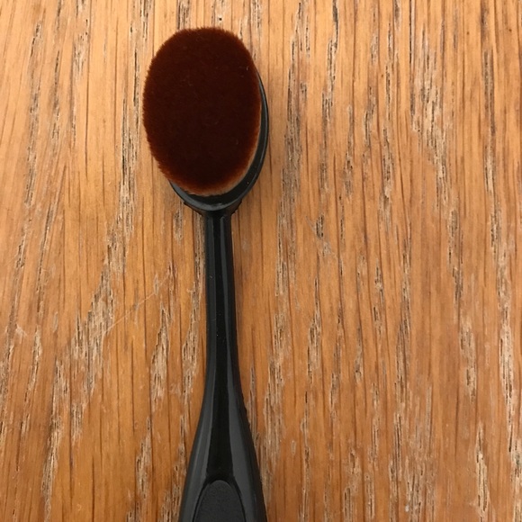 Beauty Make Up Oval Brush - Picture 2 of 4