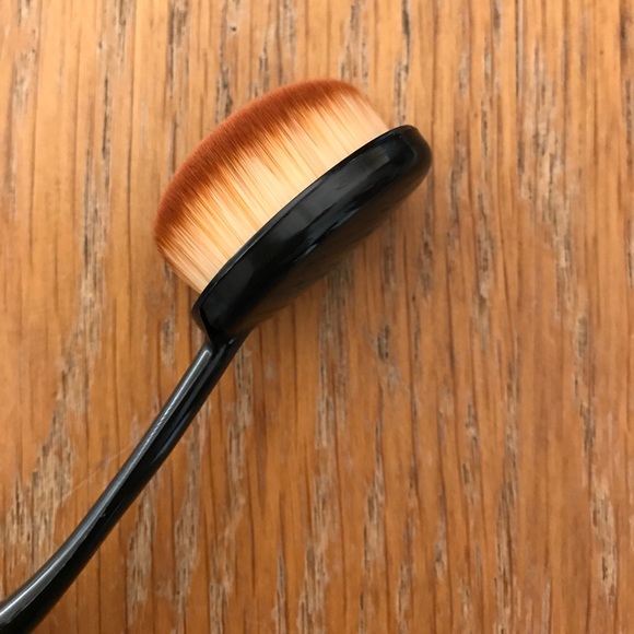 Beauty Make Up Oval Brush - Picture 3 of 4