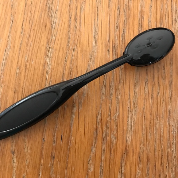 Beauty Make Up Oval Brush - Picture 4 of 4