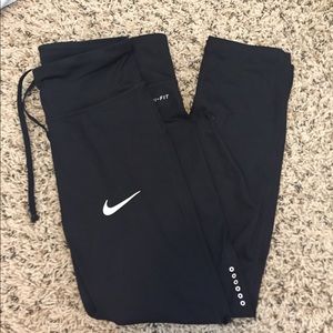 NWOT small nike capri leggings!