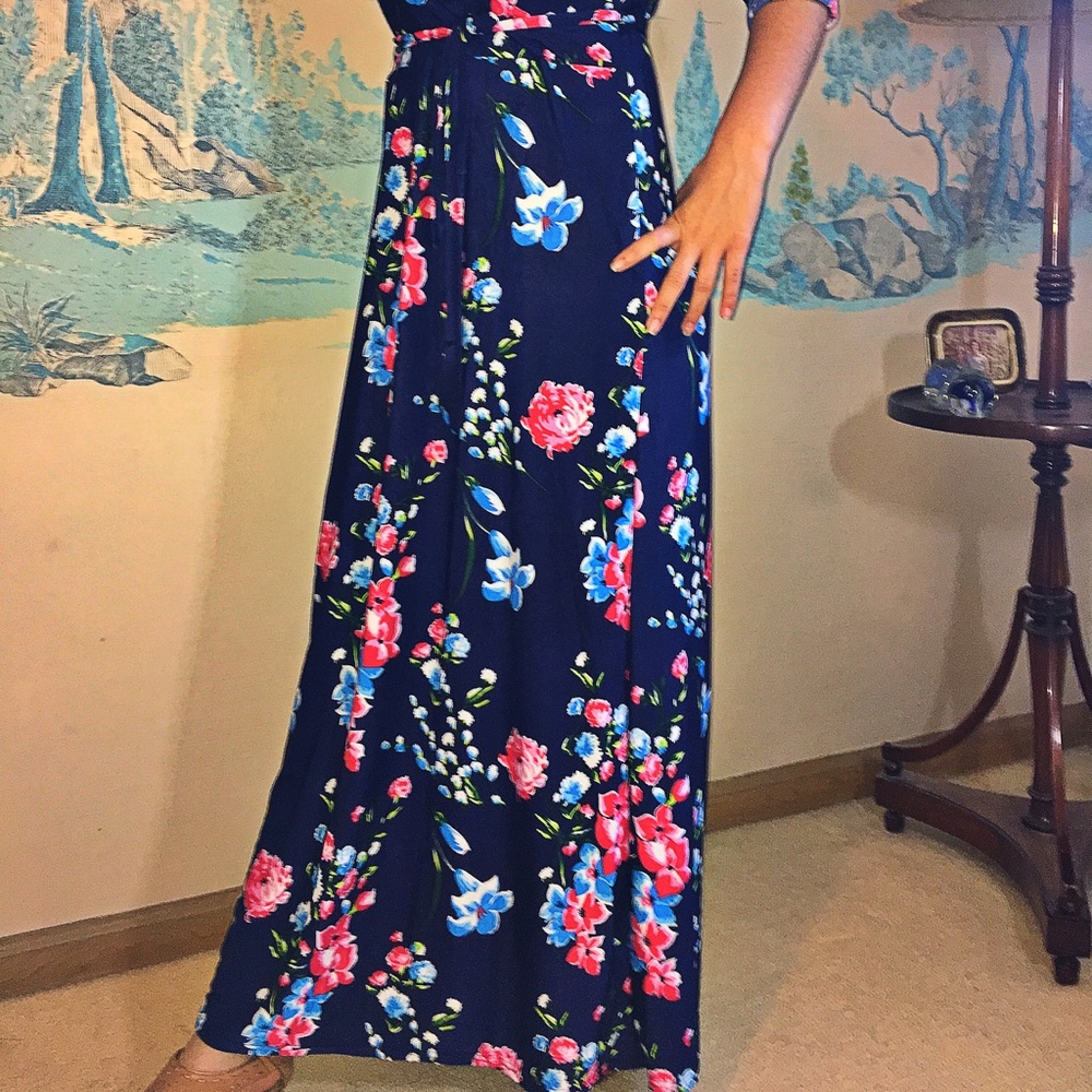 Floral Maxi Dress ( comes in black or navy blue)