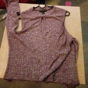 Shirt says 1× but fits like an xl forever 21 +