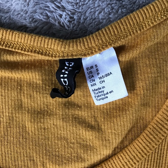 H and m mustard colored sweater - Picture 2 of 2