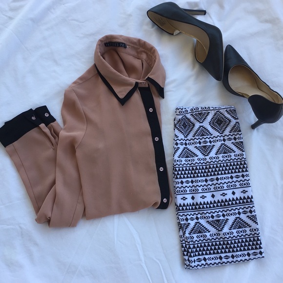 Potter's Pot Button Down Salmon Beige Blouse - Picture 1 of 6