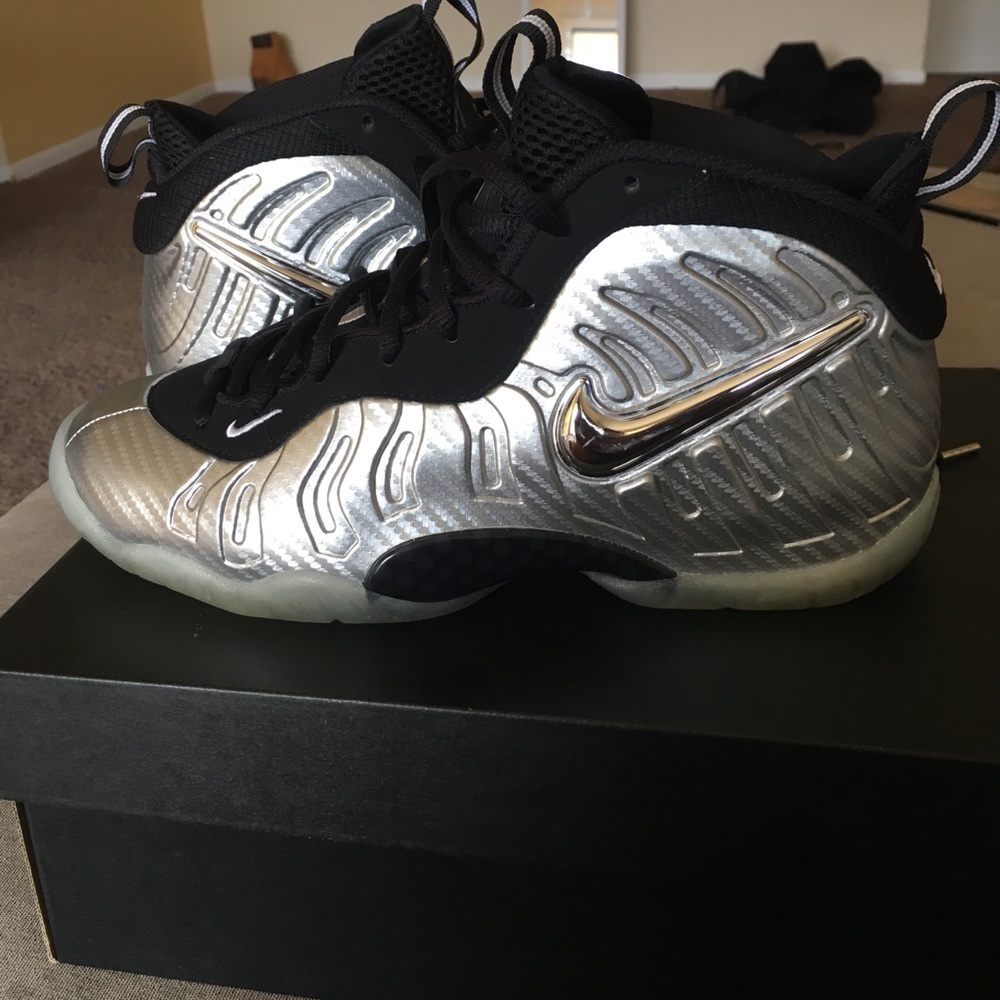 Black and silver foam posites. Worn 3 times
