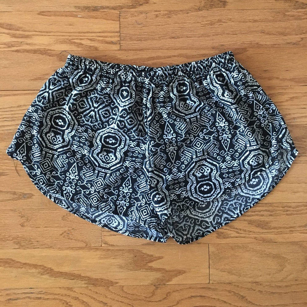 B&W Aztec Print Knit Shorts
