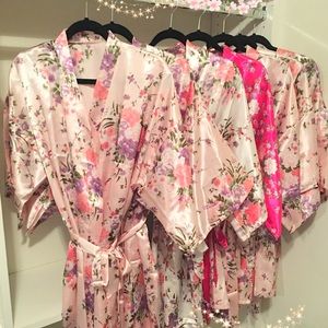 Set of 8 floral kimono robes NEW