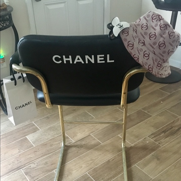 Meet your Posher, Lona - Picture 2 of 11