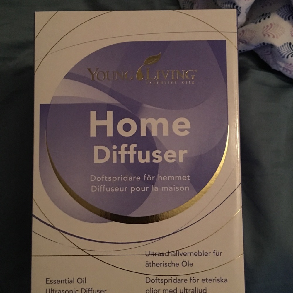 ⭐️⭐️PRICE FIRM⭐️⭐️Young living home diffuser