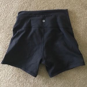 Size 8 Lululemon paneled shorts
