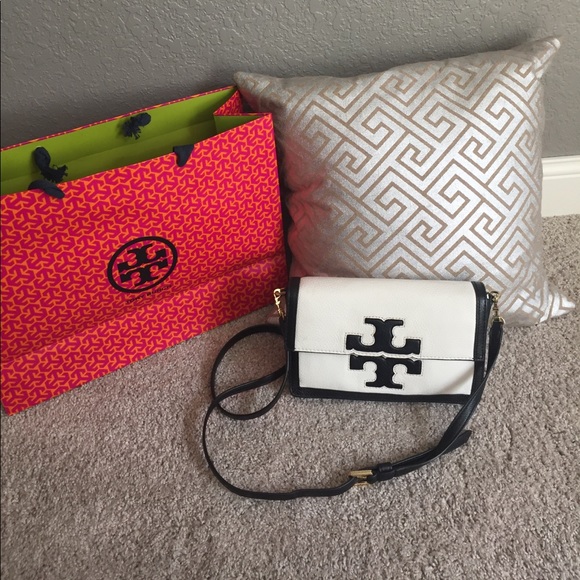 Tory Burch Handbags - Tory Burch "Jessica " Crossbody