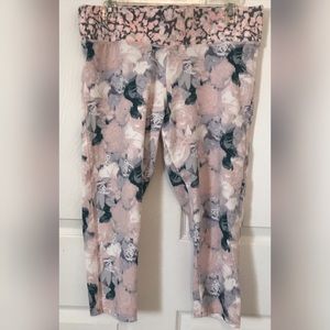 Victoria Secret Rose Pattern Crop Yoga Leggings L
