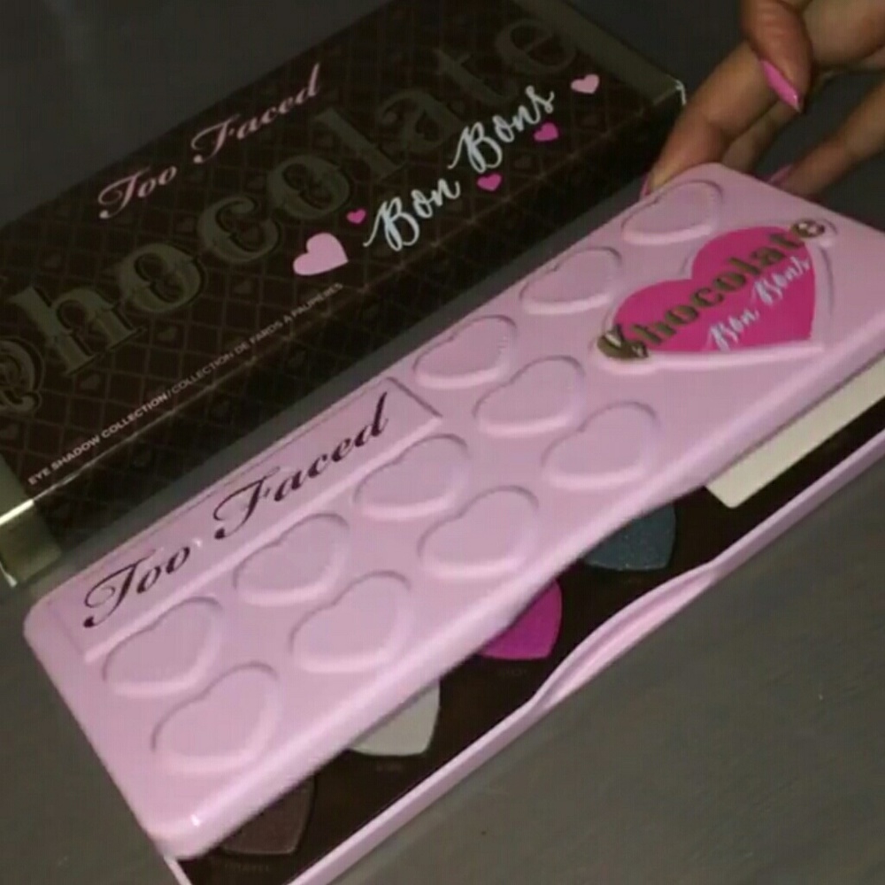 BNIB Too Faced Chocolate Bon Bons Pallette
