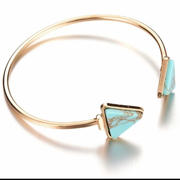 Jewelry - Triangle open bangle bracelet