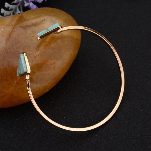 Triangle open bangle bracelet - Picture 4 of 7