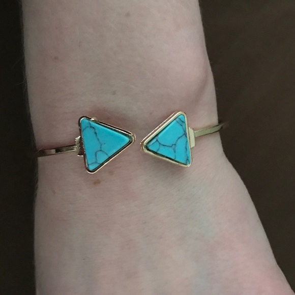 Triangle open bangle bracelet - Picture 6 of 7
