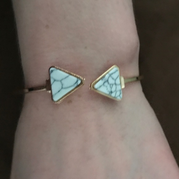 Triangle open bangle bracelet - Picture 7 of 7