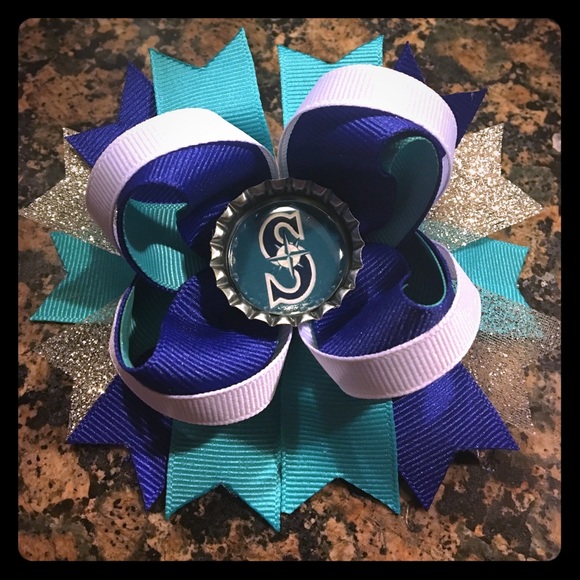Seattle Mariners bow - Picture 1 of 1